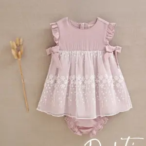 vestdo bebe maquillaje con tul bordado y lazadas