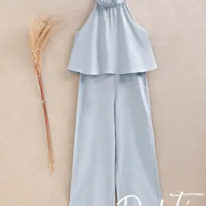 MONO NIÑA CON CAIDA AZUL