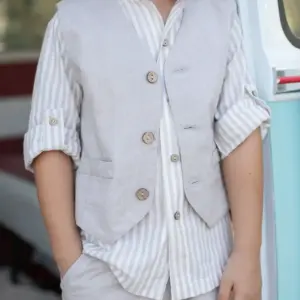 conjunto niño camisa rayas crudo y beig y bermuda en beig