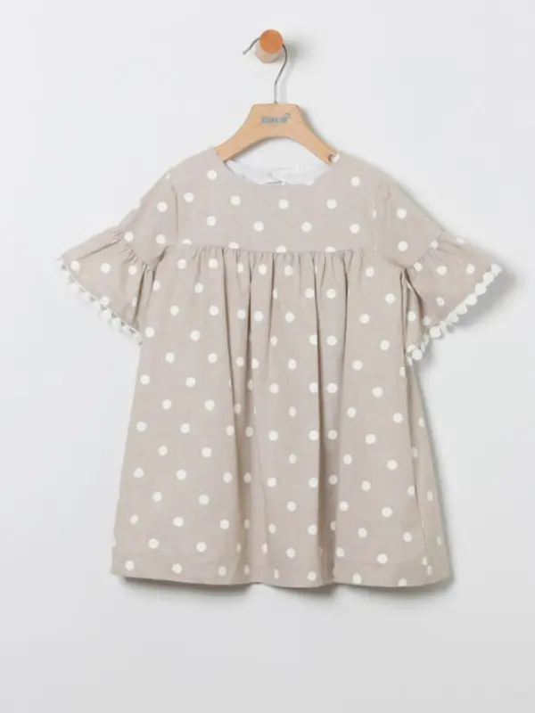 vestido manga corta en beig con lunares blancos