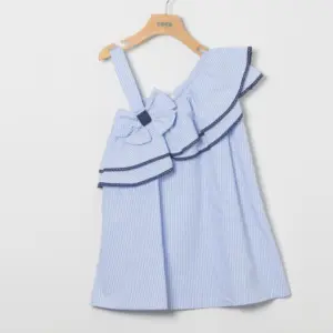 vestido  volantes asimetrico rayas azul detalle lazada
