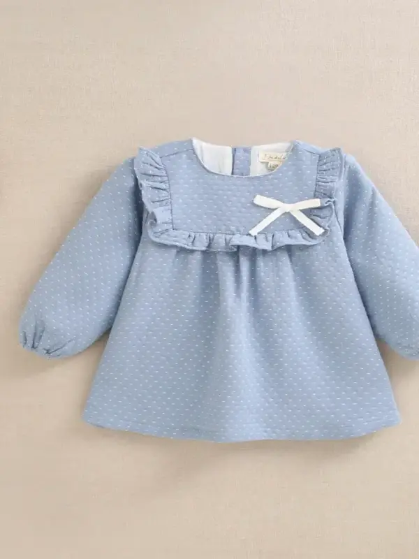 Vestido de bebé niña azul cielo con detalle de lazo en el cuello
